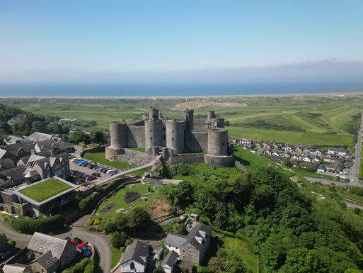 Castell a Morfa Harlech Gwynedd Mai 2024 Parc Cenedlaethol Eryri National Park 02